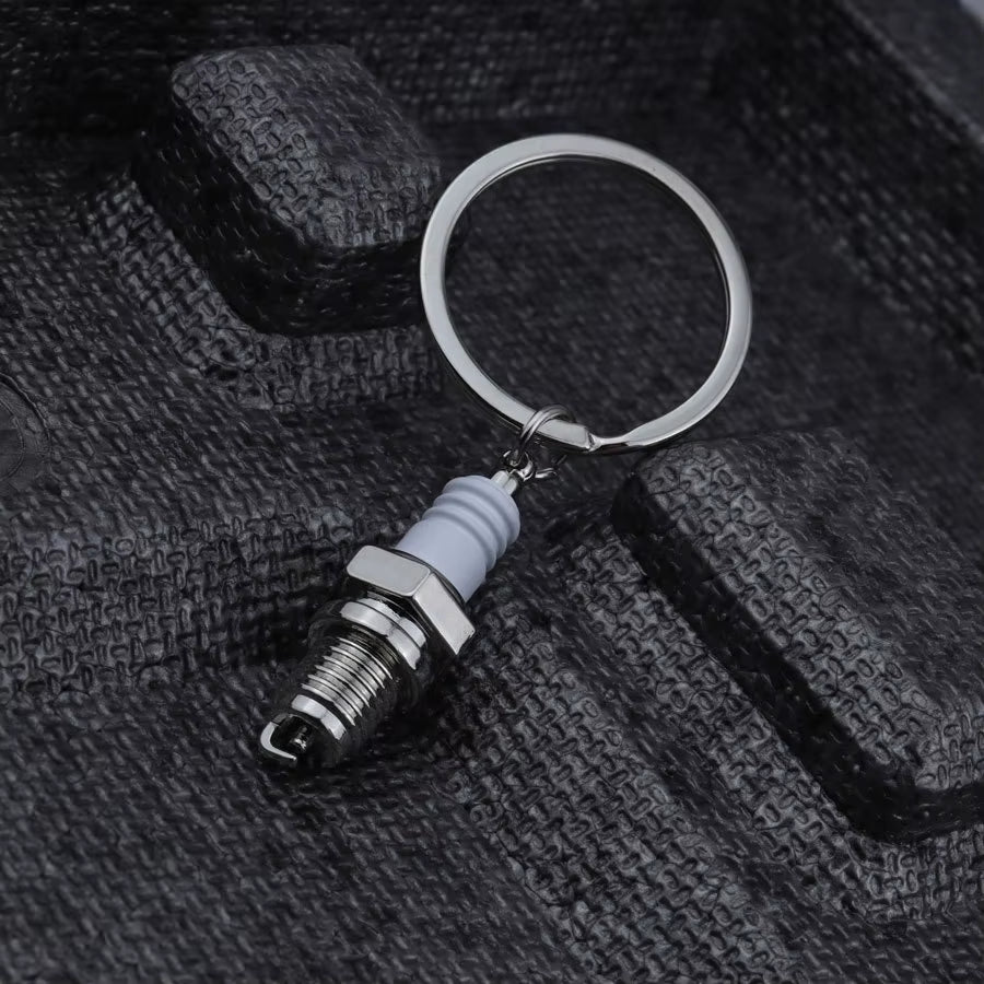 Bulk Wholesale Creative Auto Spark Plug Keychain 3D Metal Texture Engine Part Mechanic Gift Garage Decor Promotional Key Ring