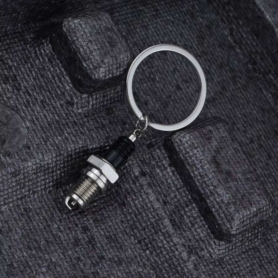 Bulk Wholesale Creative Auto Spark Plug Keychain 3D Metal Texture Engine Part Mechanic Gift Garage Decor Promotional Key Ring