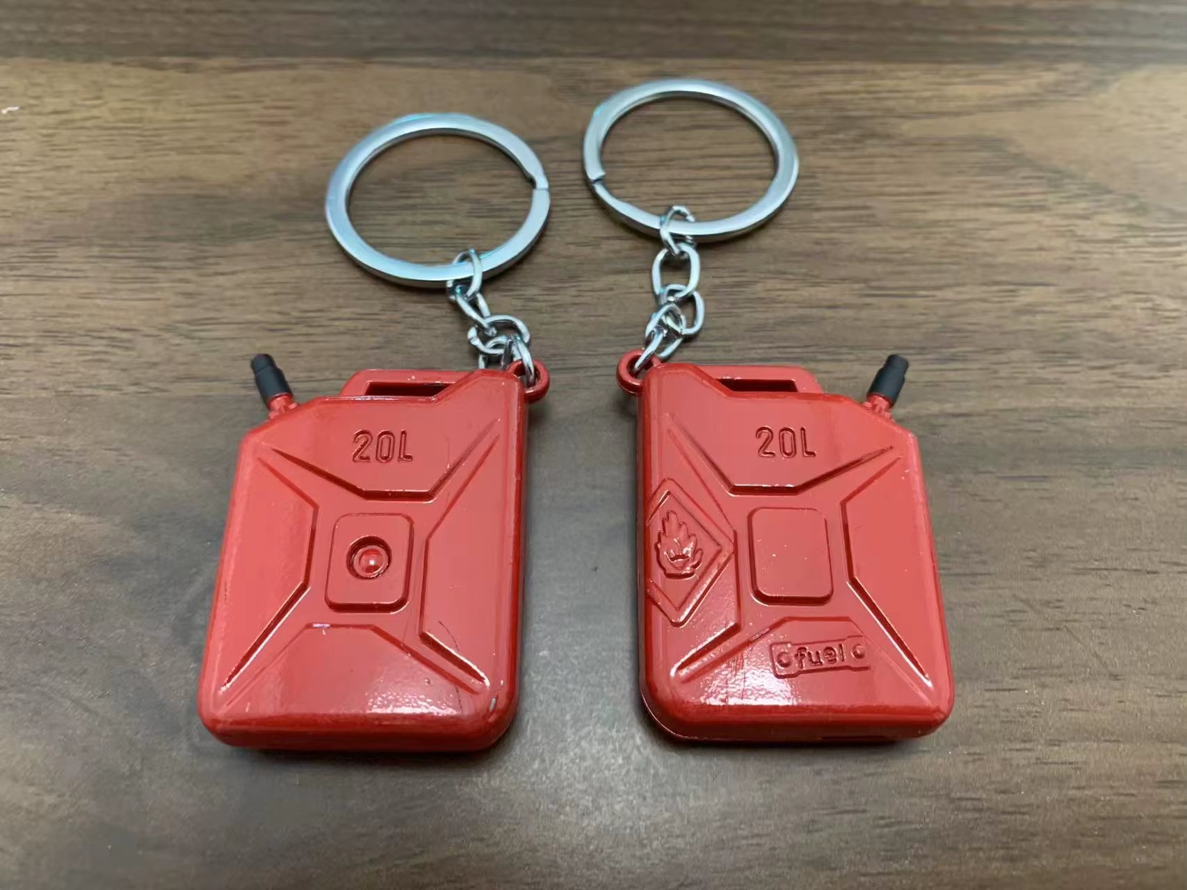 Hotselling Small Mini 20L Fuel Gasoline Barrel Keychain Camping Water Oil Barrel Shape Keyring Pendant Promotional Gift